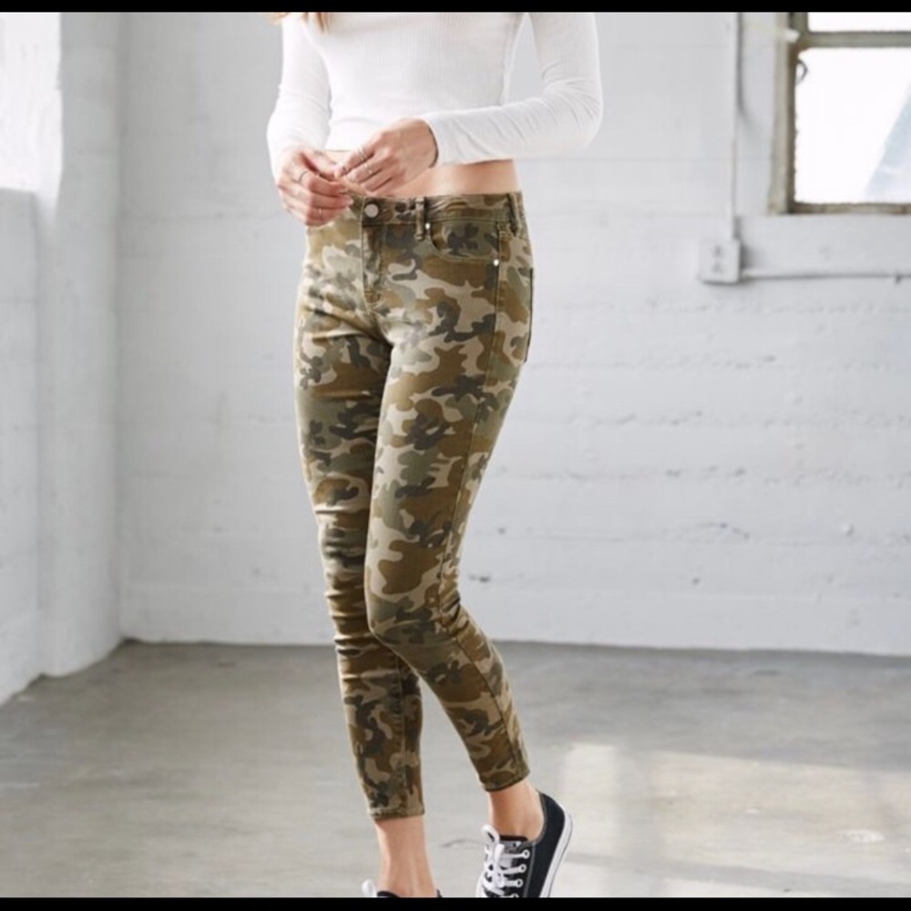 Kendall + Kylie Mid Rise Camo Skinny Jeans